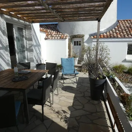 Maison Spacieuse A Notre-dame-de-monts, Proche Plage, 3 Chambres, Terrasse Et Parking Securise - Fr-1-540-179 Ferienhaus *